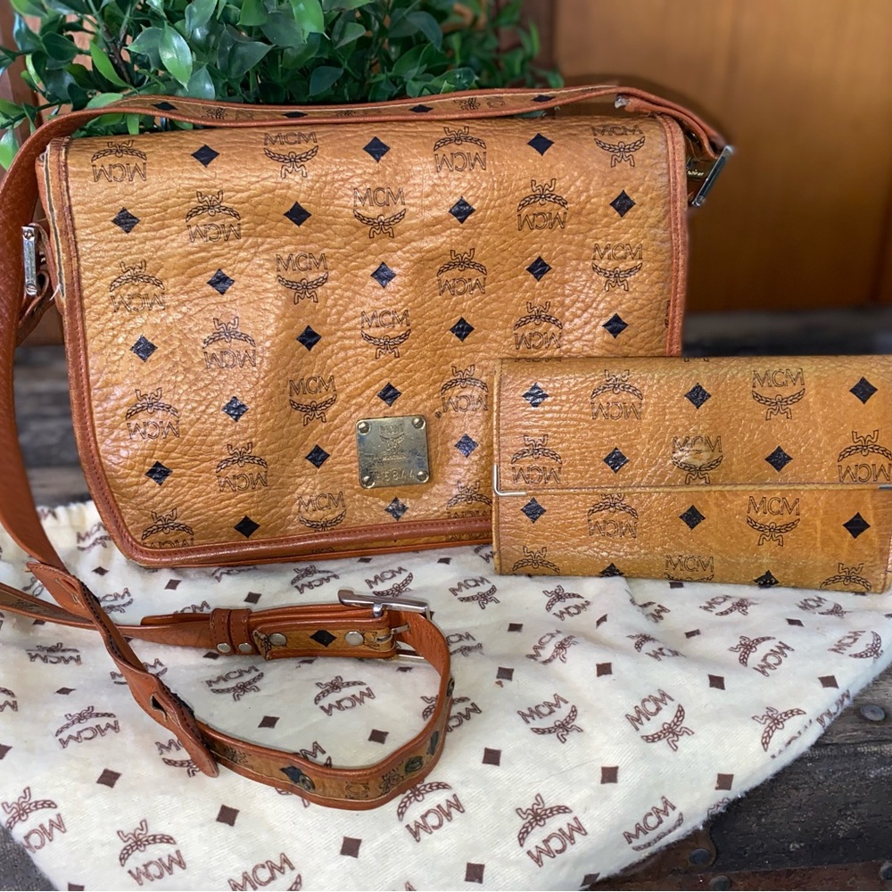 Authentic Vintage MCM Bag/Crossbody w/Clutch Wallet & Dust Bag